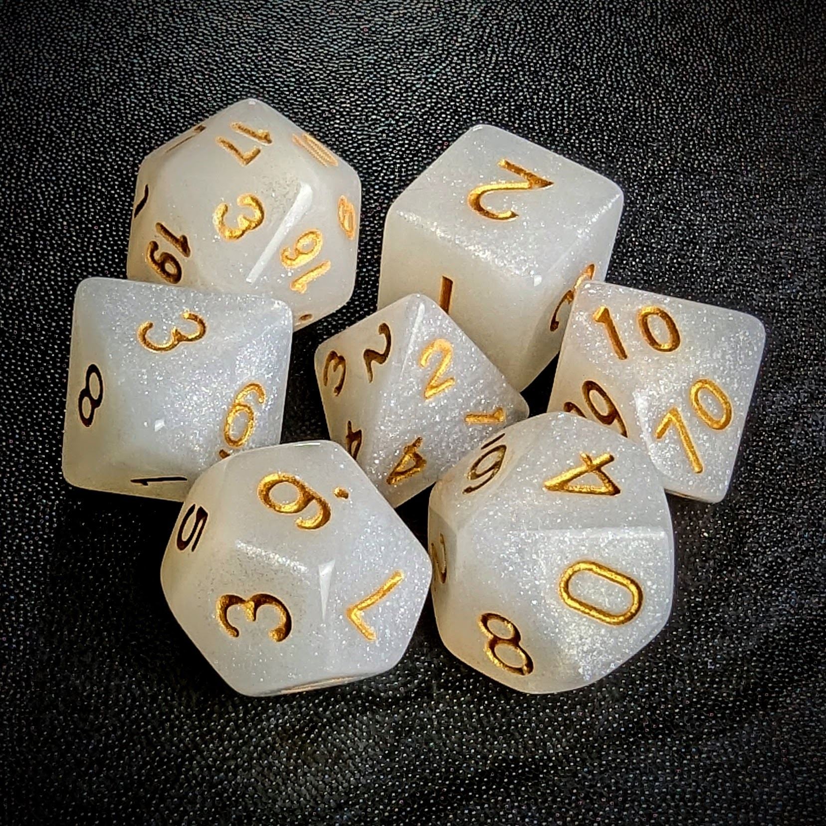 Glitter in White Acrylic - 7pcs RPG Full Dice Set