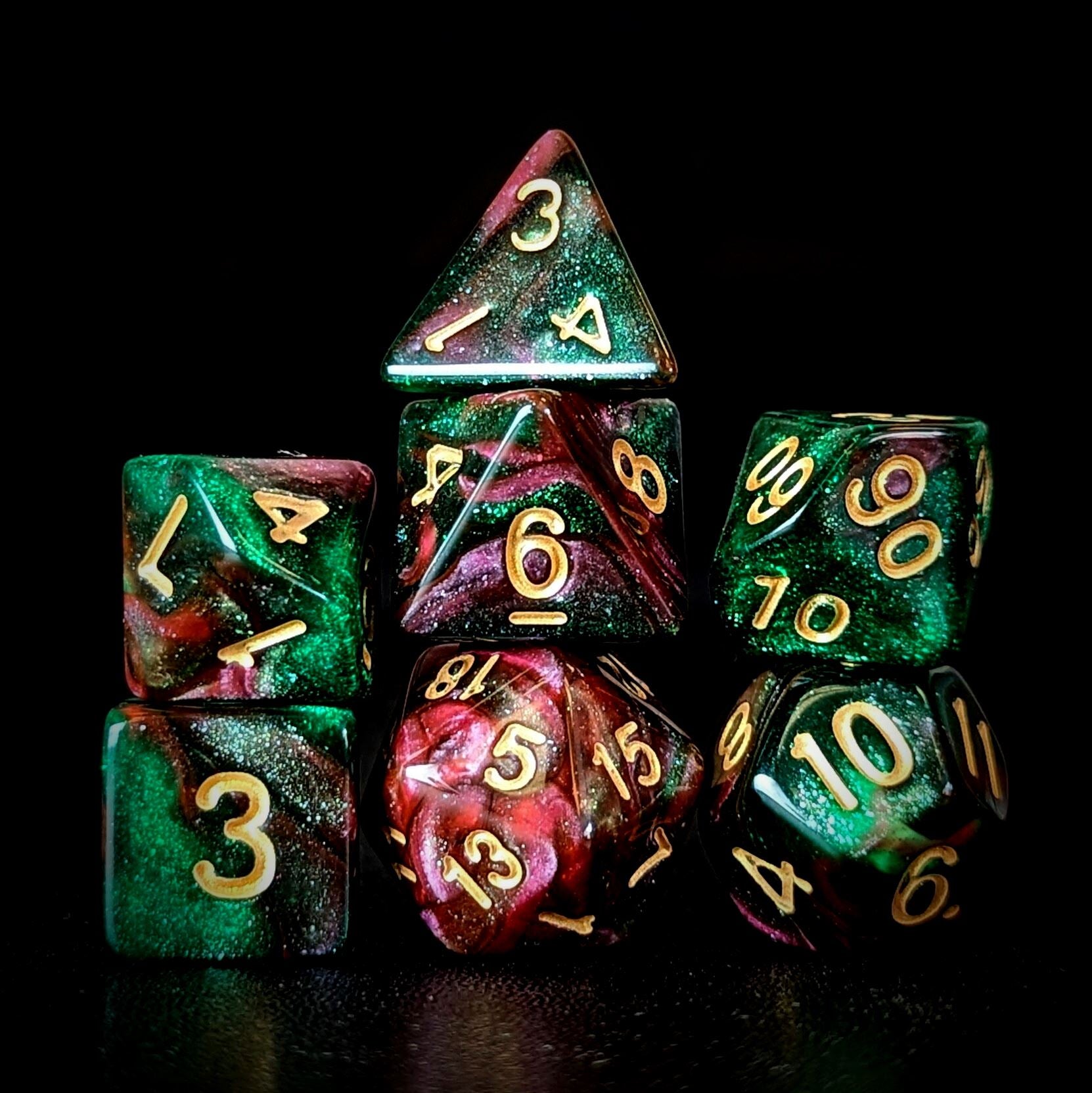 Glitter in Red & Green Acrylic - 7pcs RPG Full Dice Set
