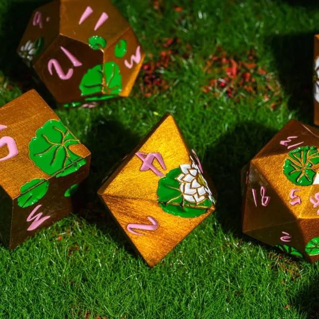 White Lotus Flower in Gold Metal - 7pcs RPG Dice Set