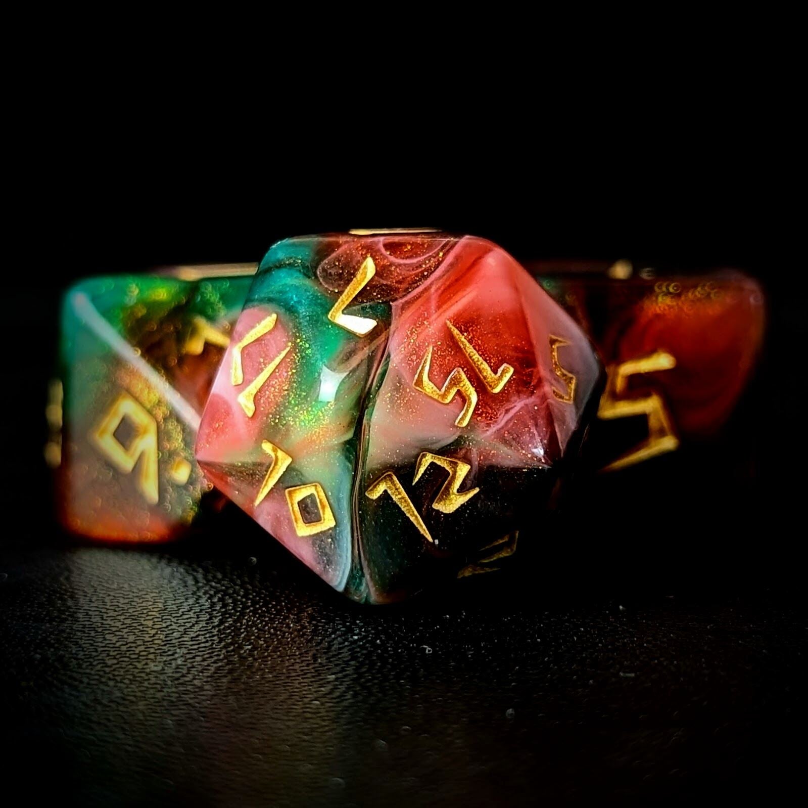 Glitter in Green & Red Acrylic - 7pcs RPG Full Dice Set