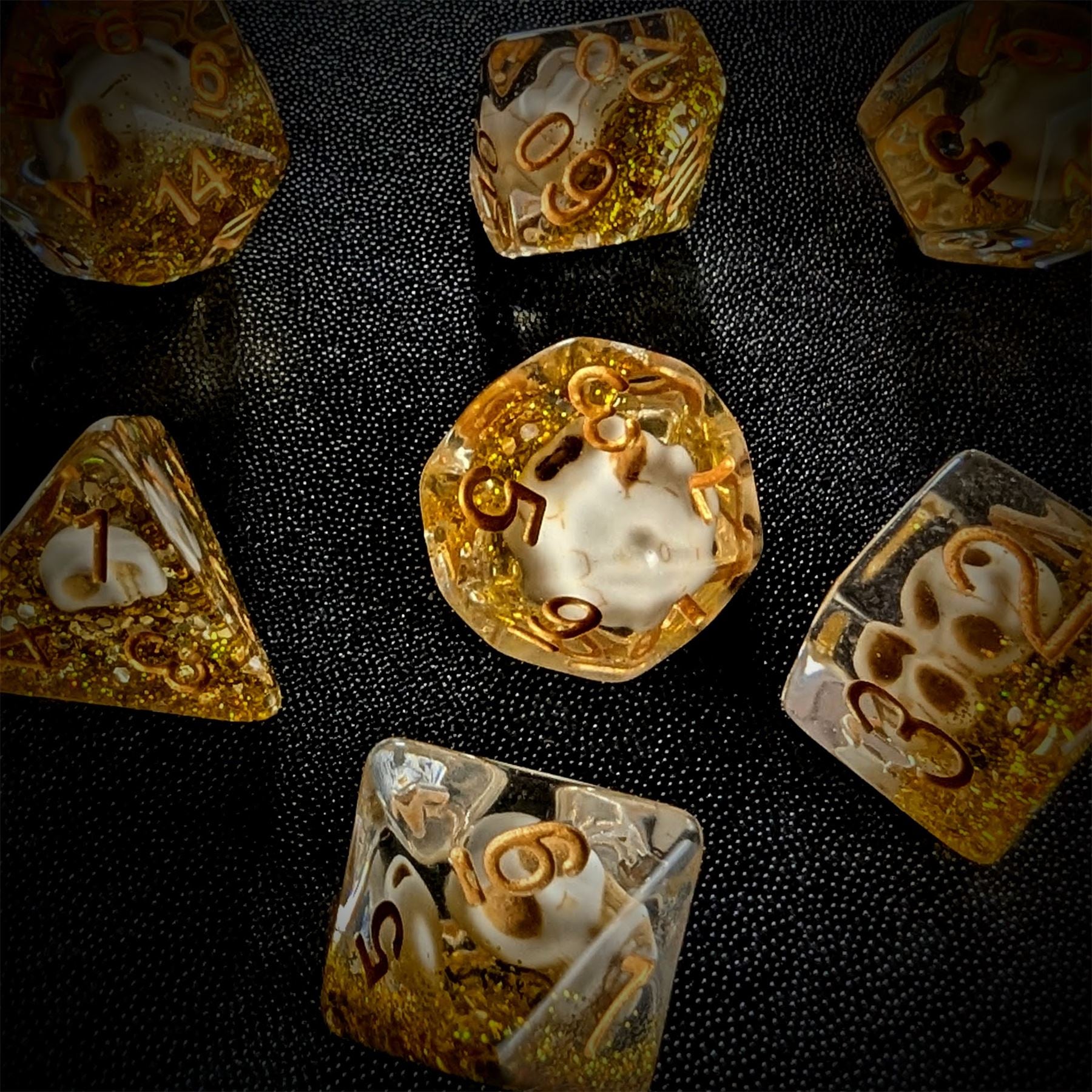 Skull & Gold Glitter in Clear Resin - 7pcs RPG Full Dice Set