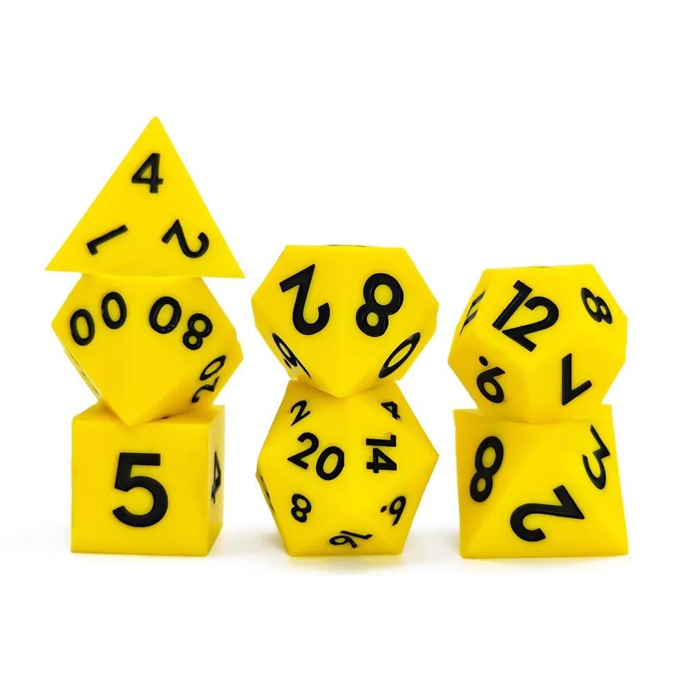 7pcs Dice Silicone Solid Black Font Yellow