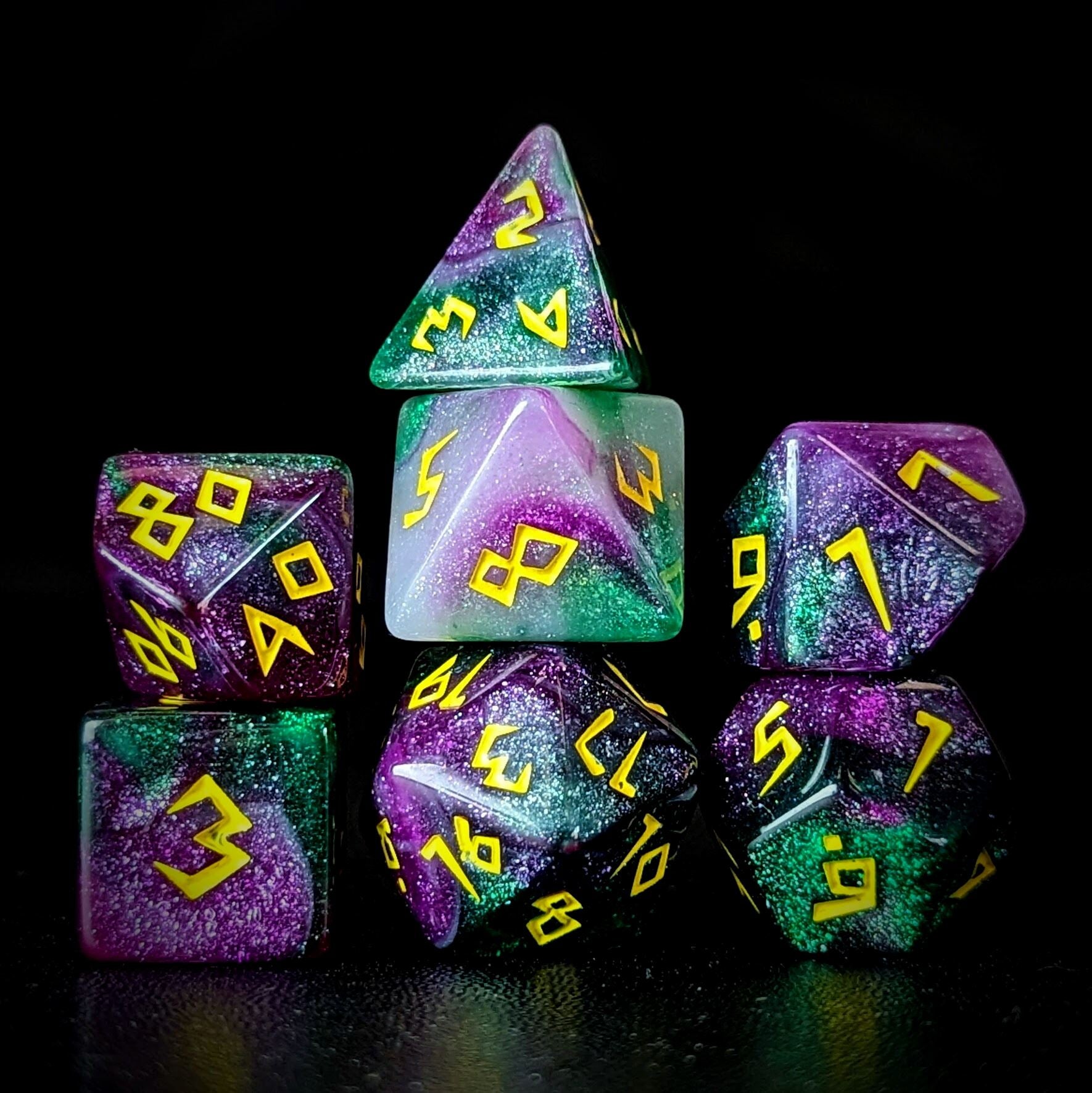 Glitter in Purple & Green Acrylic - 7pcs RPG Full Dice Set