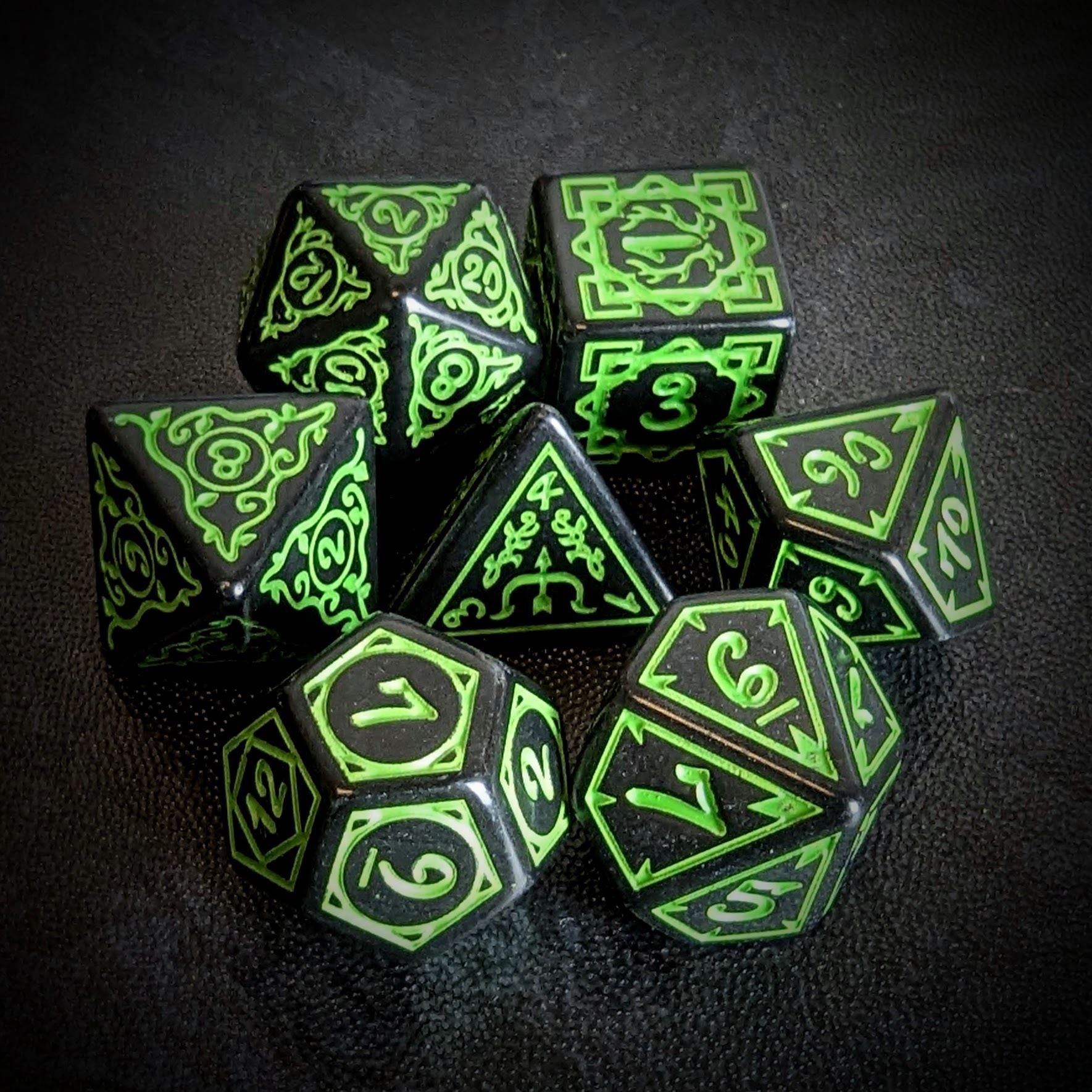 Green Vines on Black Acrylic - 7pcs RPG Full Dice Set