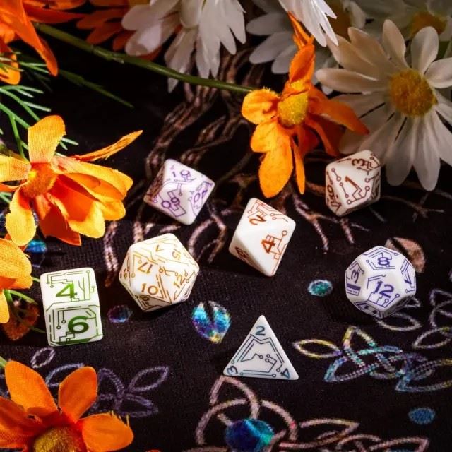 Handmande Circuit on White Resin -  7pcs RPG Dice Set