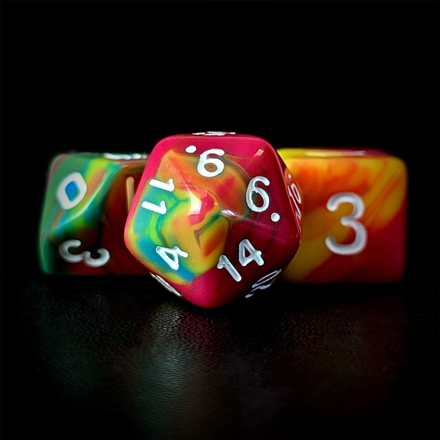 7pcs Dice Acrylic Blend White Font Pink Yellow Blue