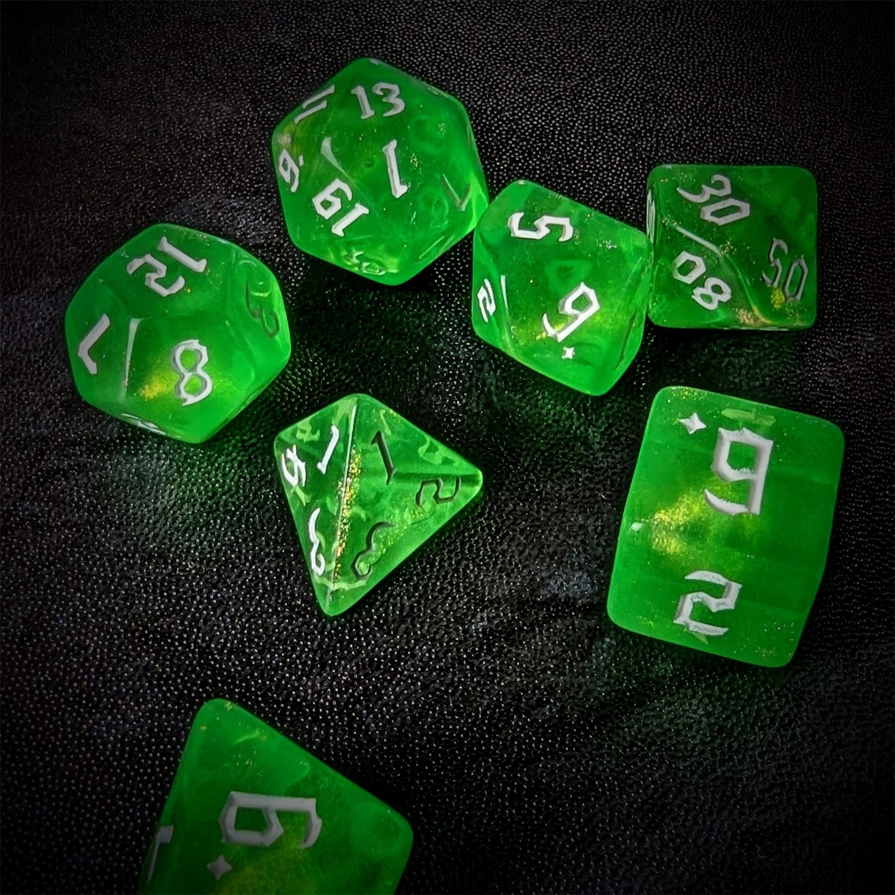 Glitter in Green Acrylic - 7pcs RPG Full Dice Set