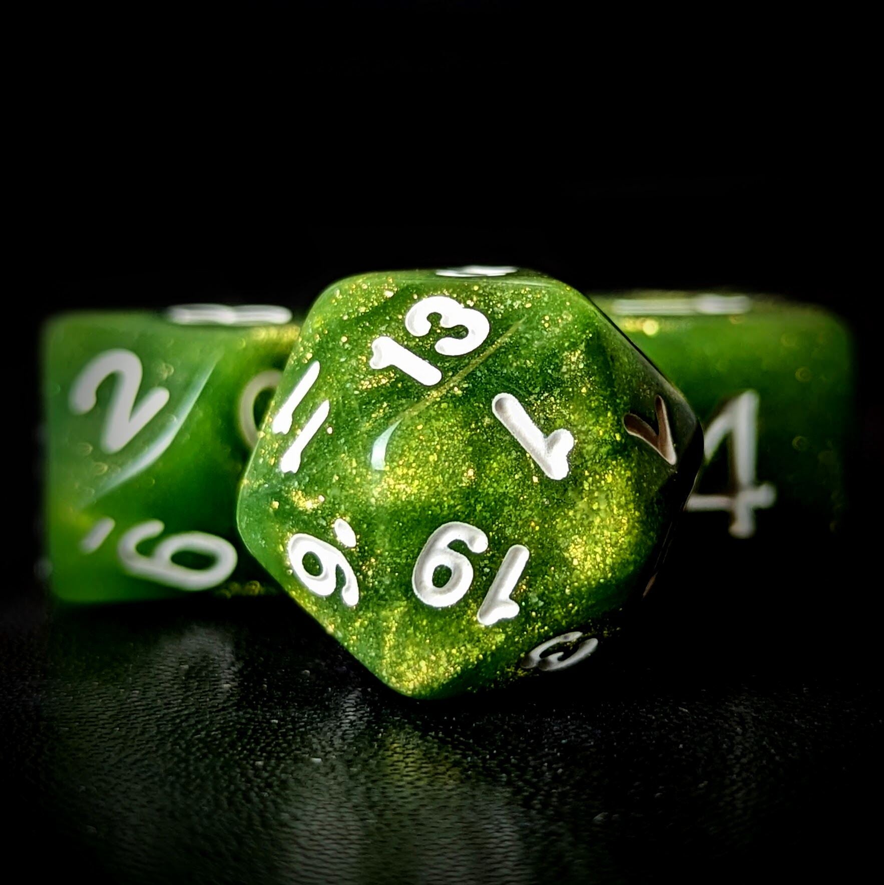 Glitter in Green Acrylic - 7pcs RPG Full Dice Set