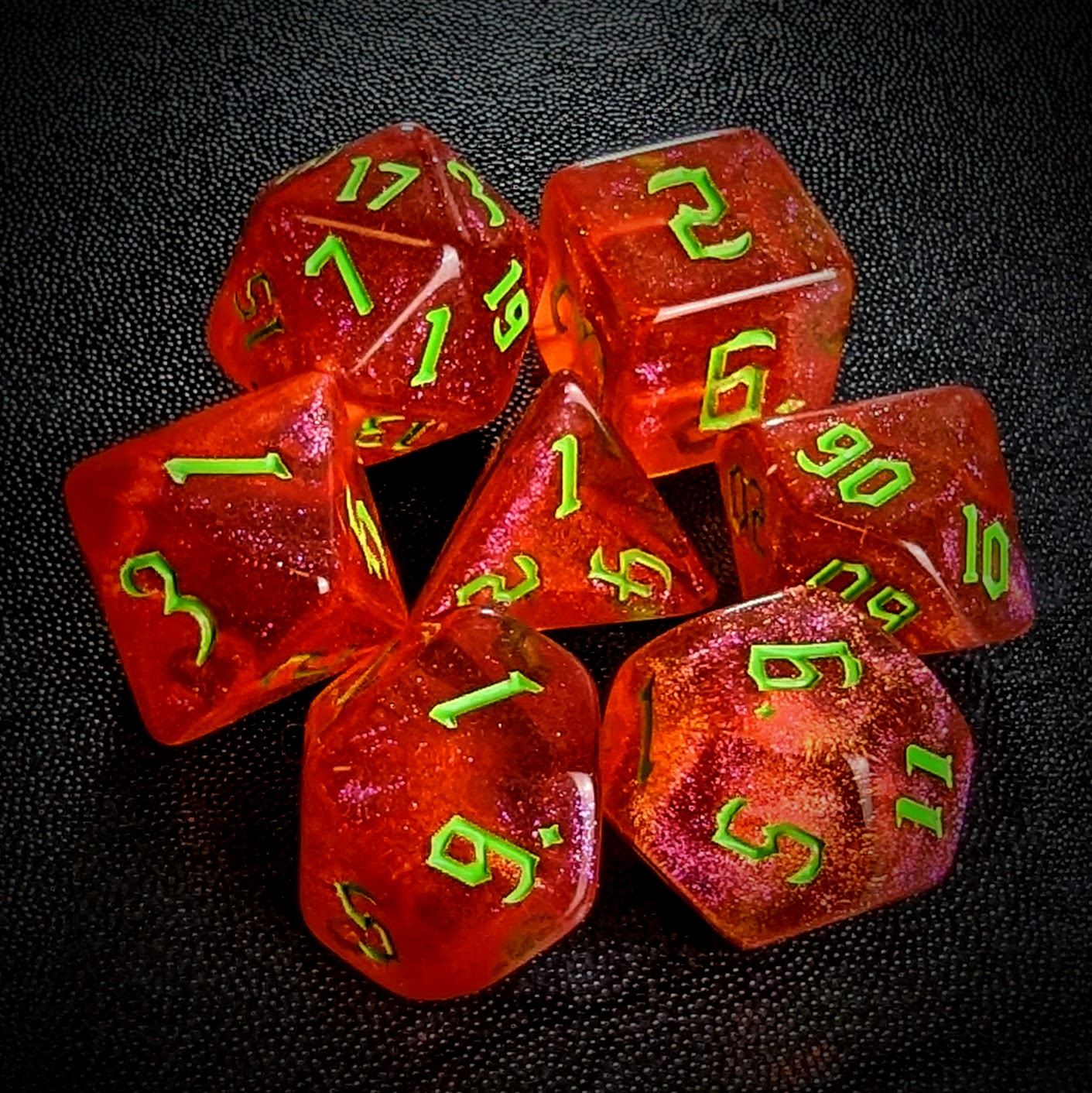 Glitter in Red Acrylic - 7pcs RPG Full Dice Set