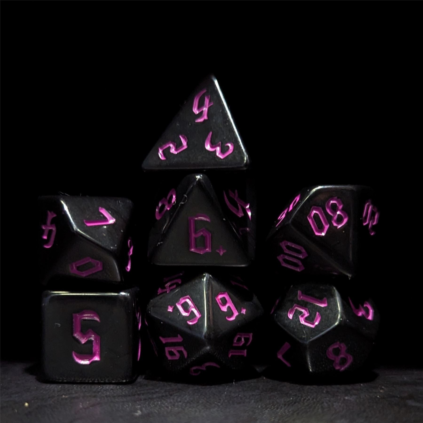 Magenta on Solid Black Acrylic - 7pcs RPG Full Dice Set