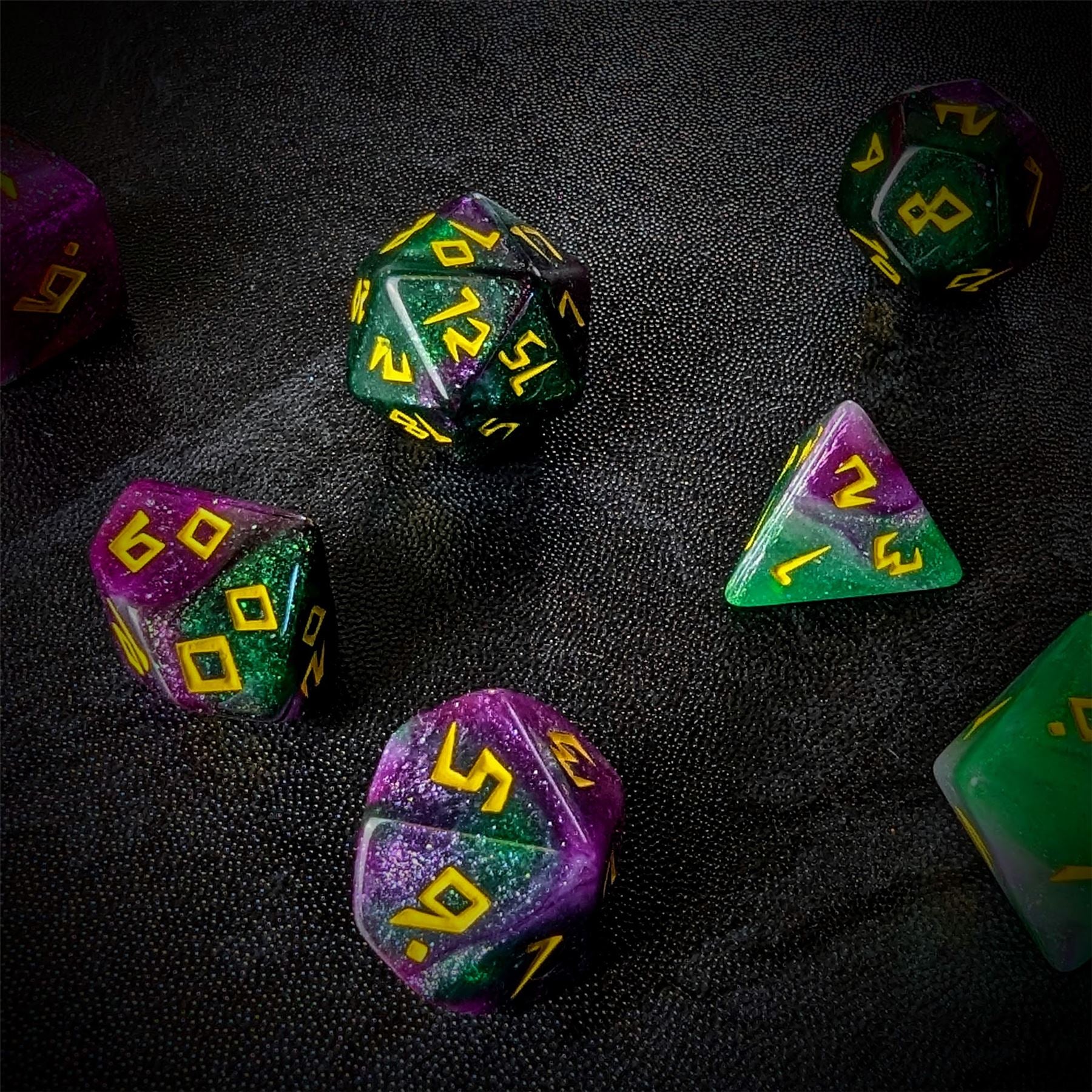 Glitter in Purple & Green Acrylic - 7pcs RPG Full Dice Set