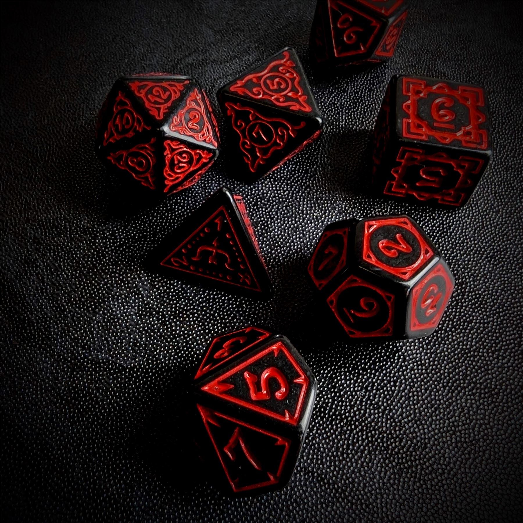 Red Vines on Black Acrylic - 7pcs RPG Full Dice Set