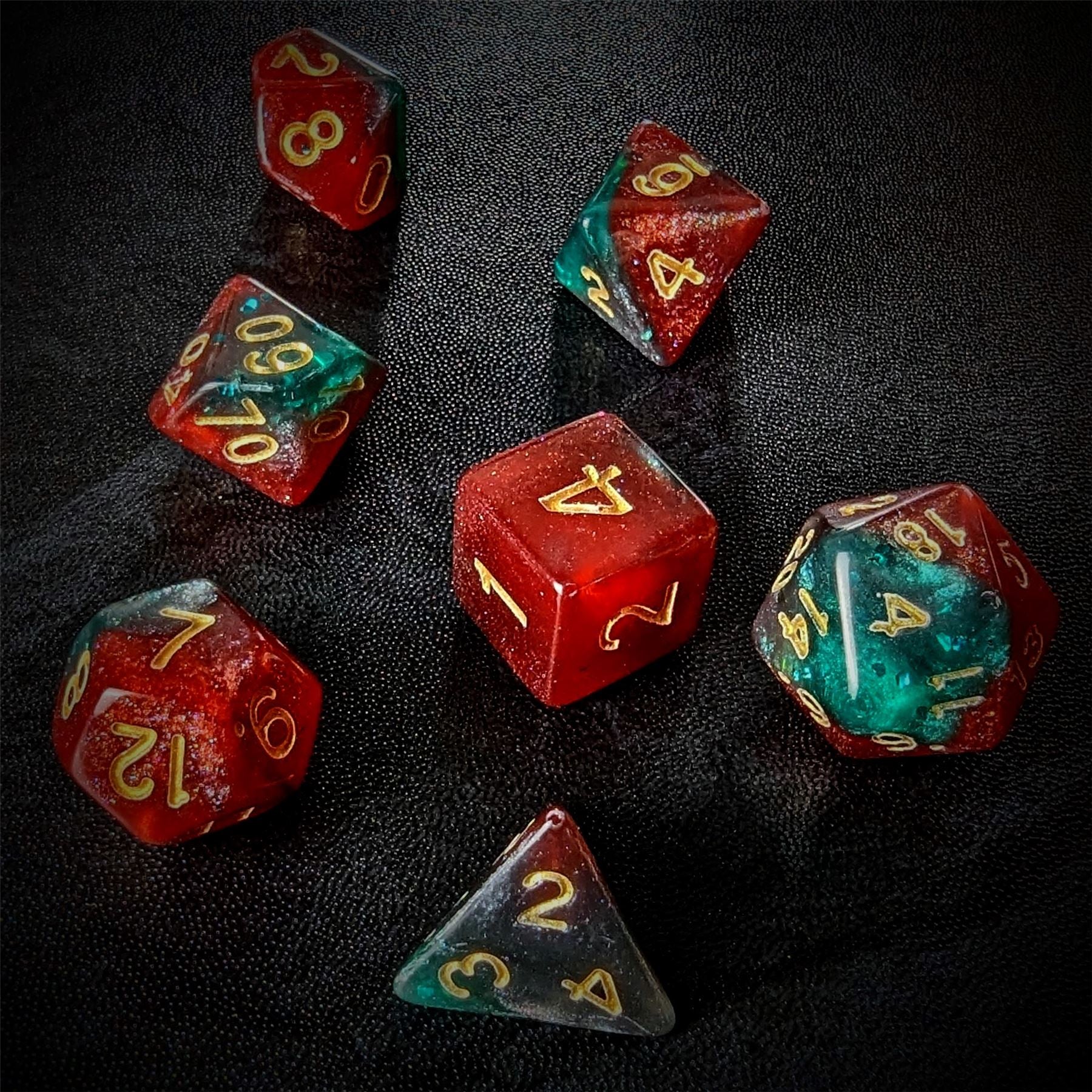 Glitter in Red & Green Acrylic - 7pcs RPG Full Dice Set