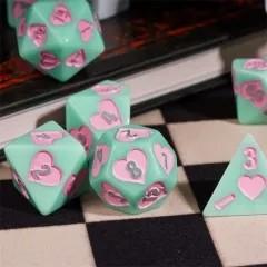 7pcs Dice Resin Pattern Hearts Pink Font Mint Green