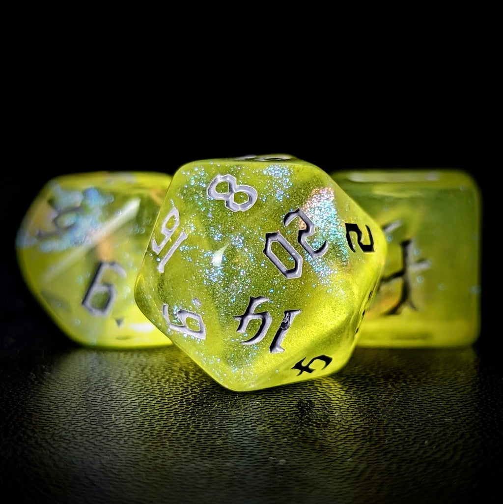 Glitter in Yellow Acrylic - 7pcs RPG Full Dice Set