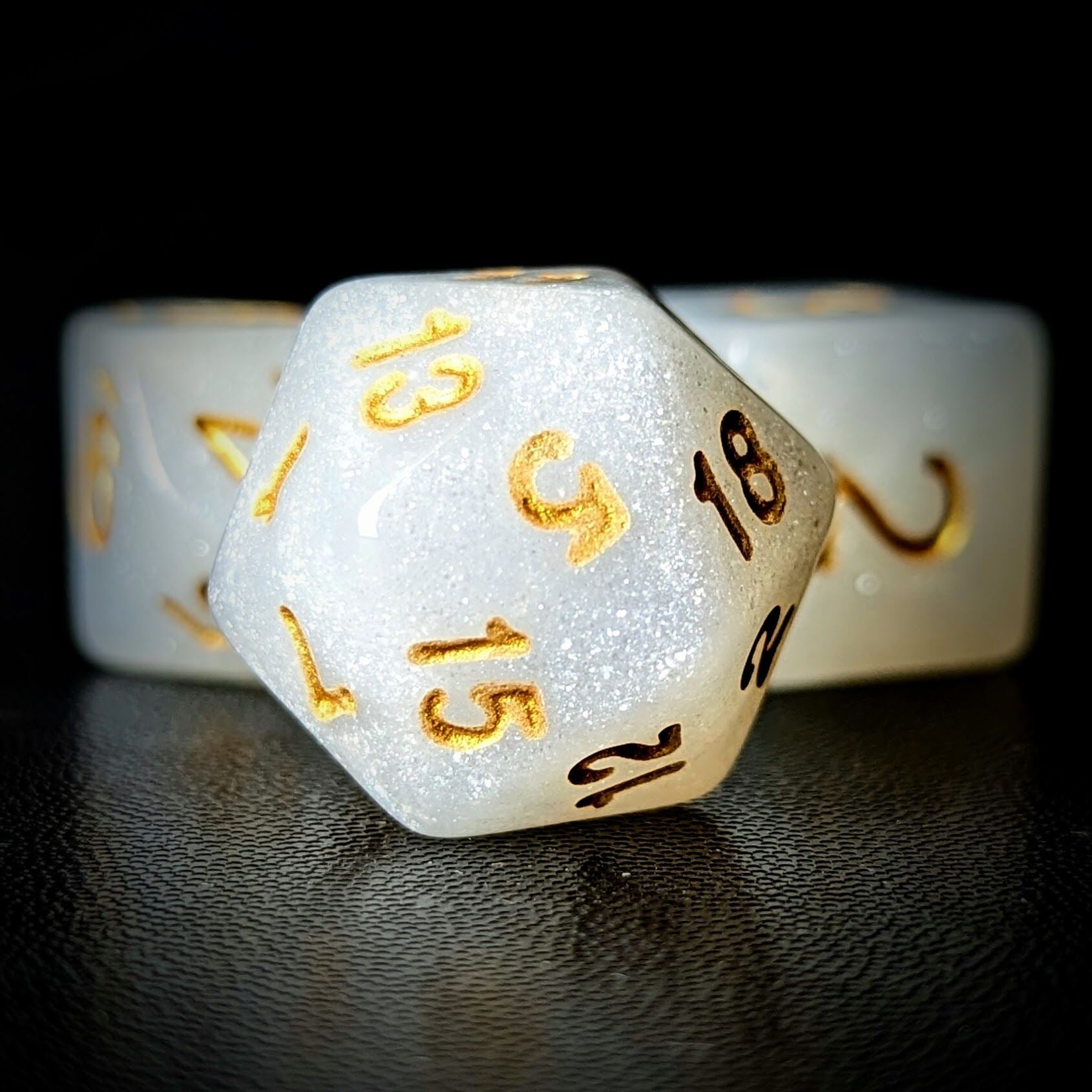 Glitter in White Acrylic - 7pcs RPG Full Dice Set