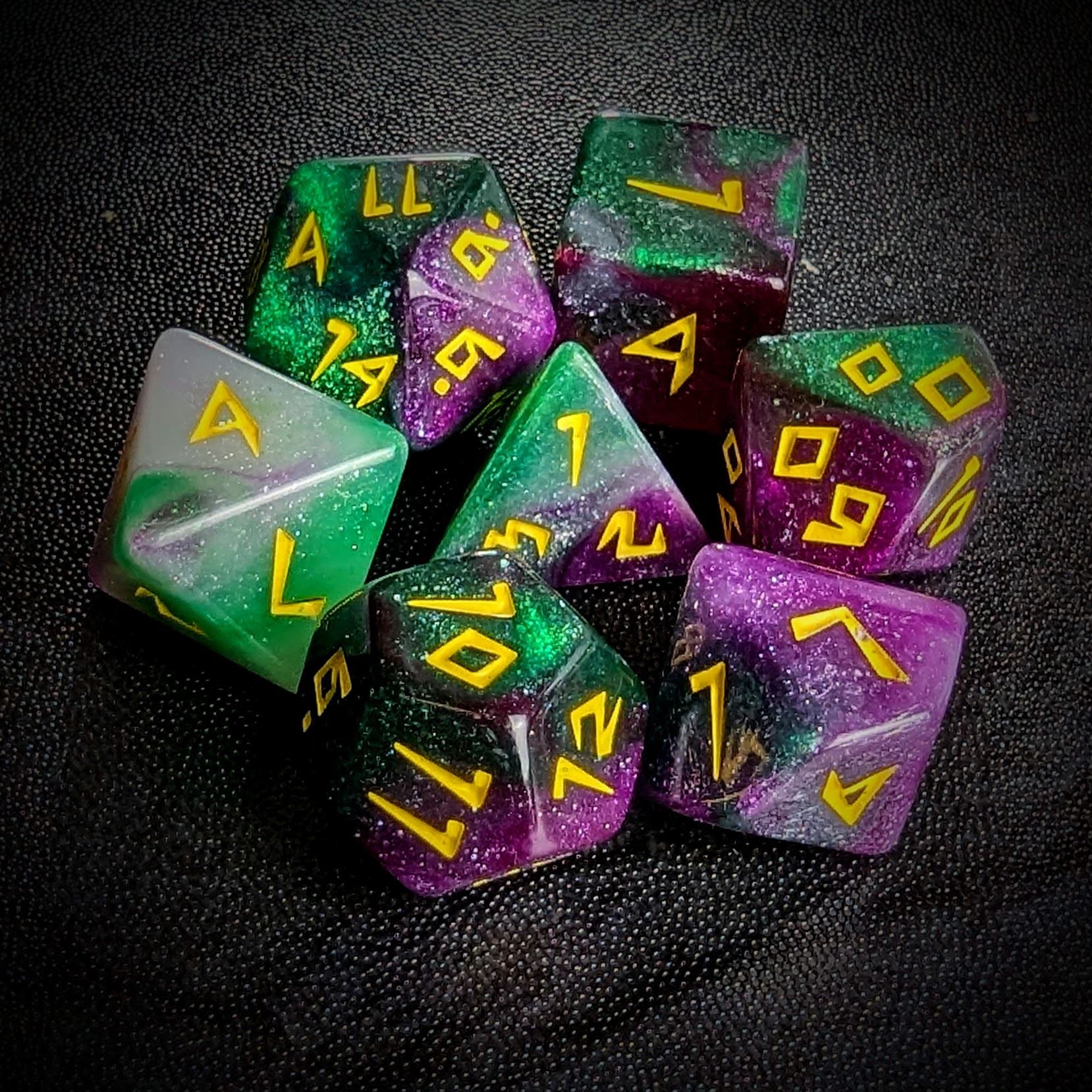 Glitter in Purple & Green Acrylic - 7pcs RPG Full Dice Set