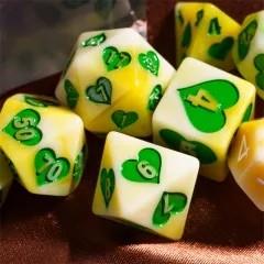 7pcs Dice Resin Pattern Hearts Green Font Yellow