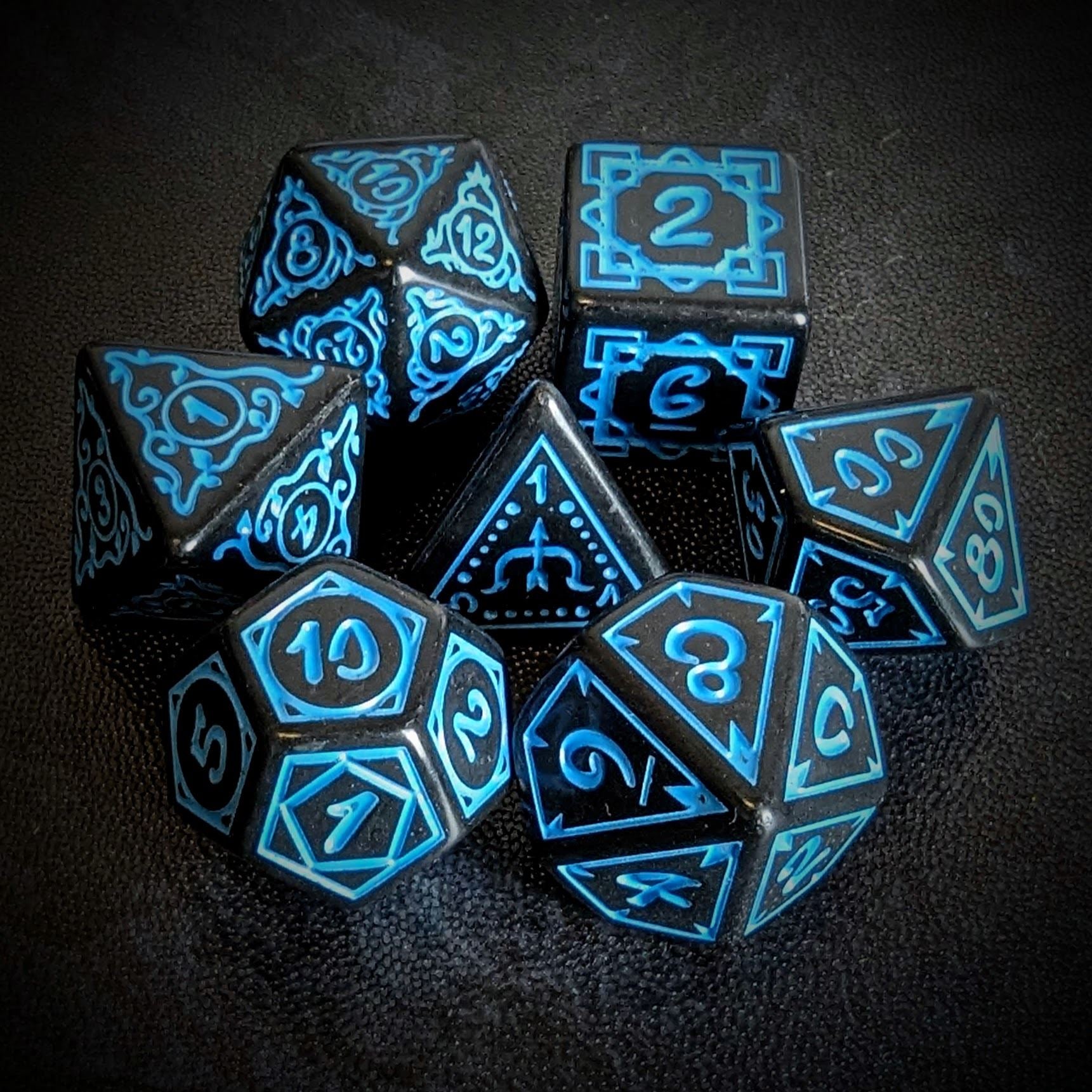 Blue Vines on Black Acrylic - 7pcs RPG Full Dice Set