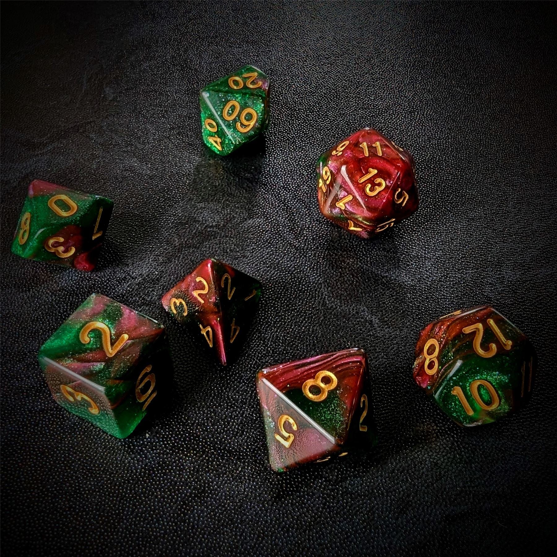 Glitter in Red & Green Acrylic - 7pcs RPG Full Dice Set