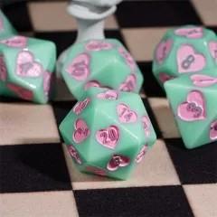 7pcs Dice Resin Pattern Hearts Pink Font Mint Green