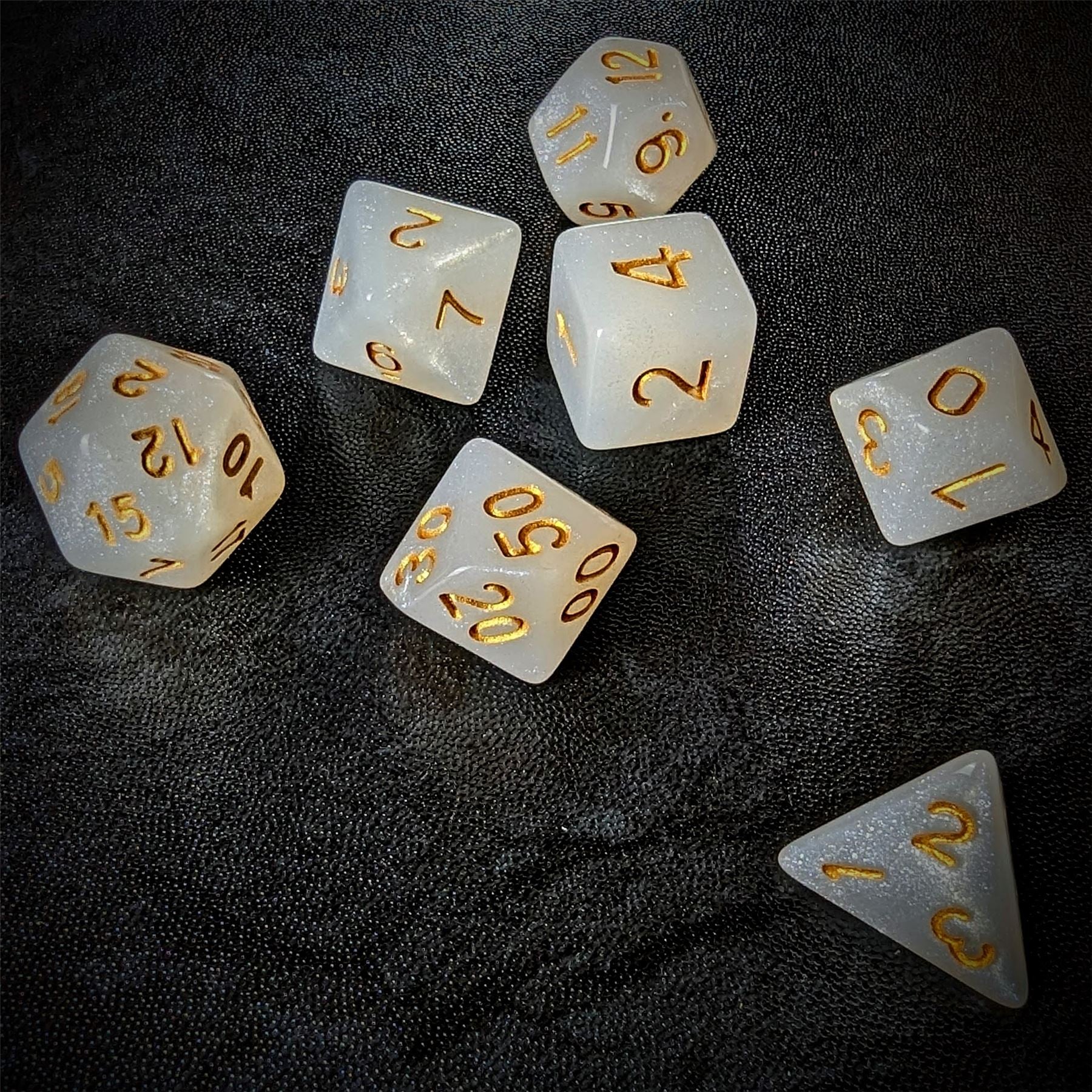 Glitter in White Acrylic - 7pcs RPG Full Dice Set