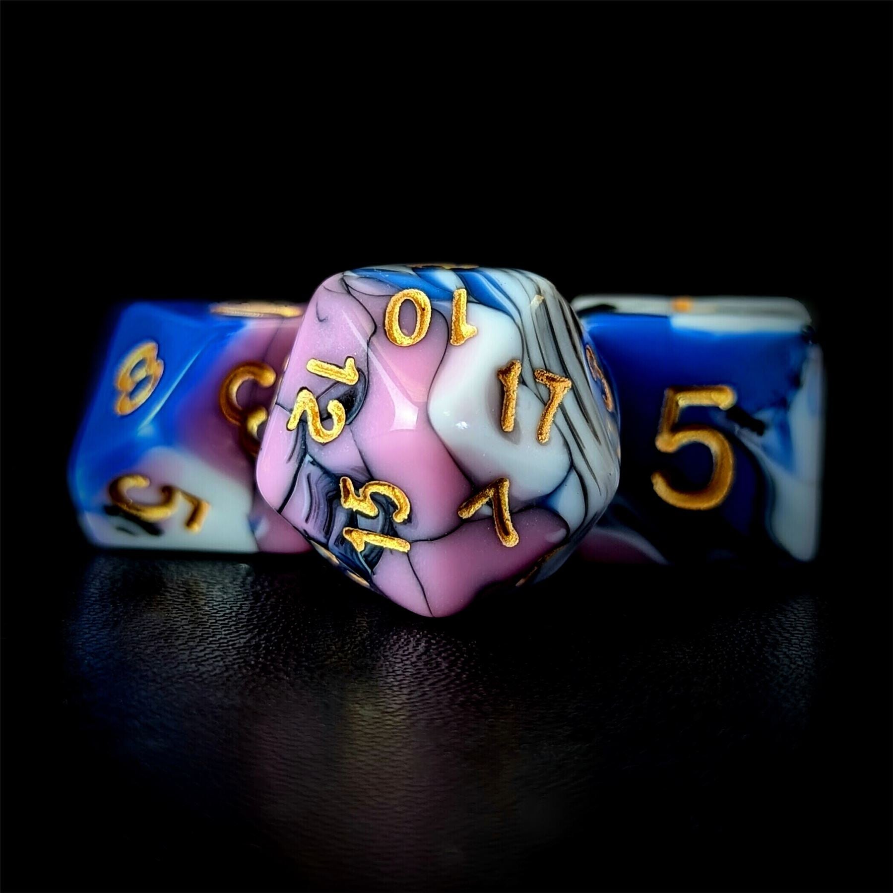 7pcs Dice Acrylic Blend Gold Font White Pink Blue Black
