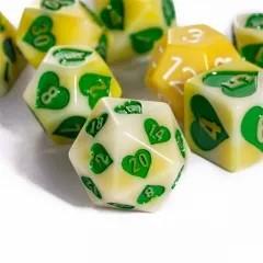 7pcs Dice Resin Pattern Hearts Green Font Yellow