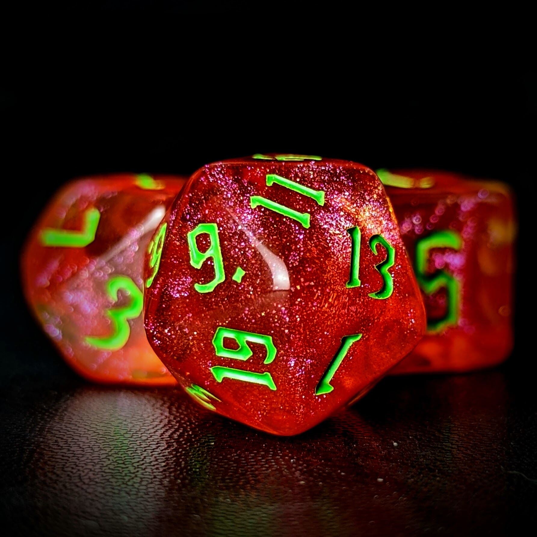Glitter in Red Acrylic - 7pcs RPG Full Dice Set