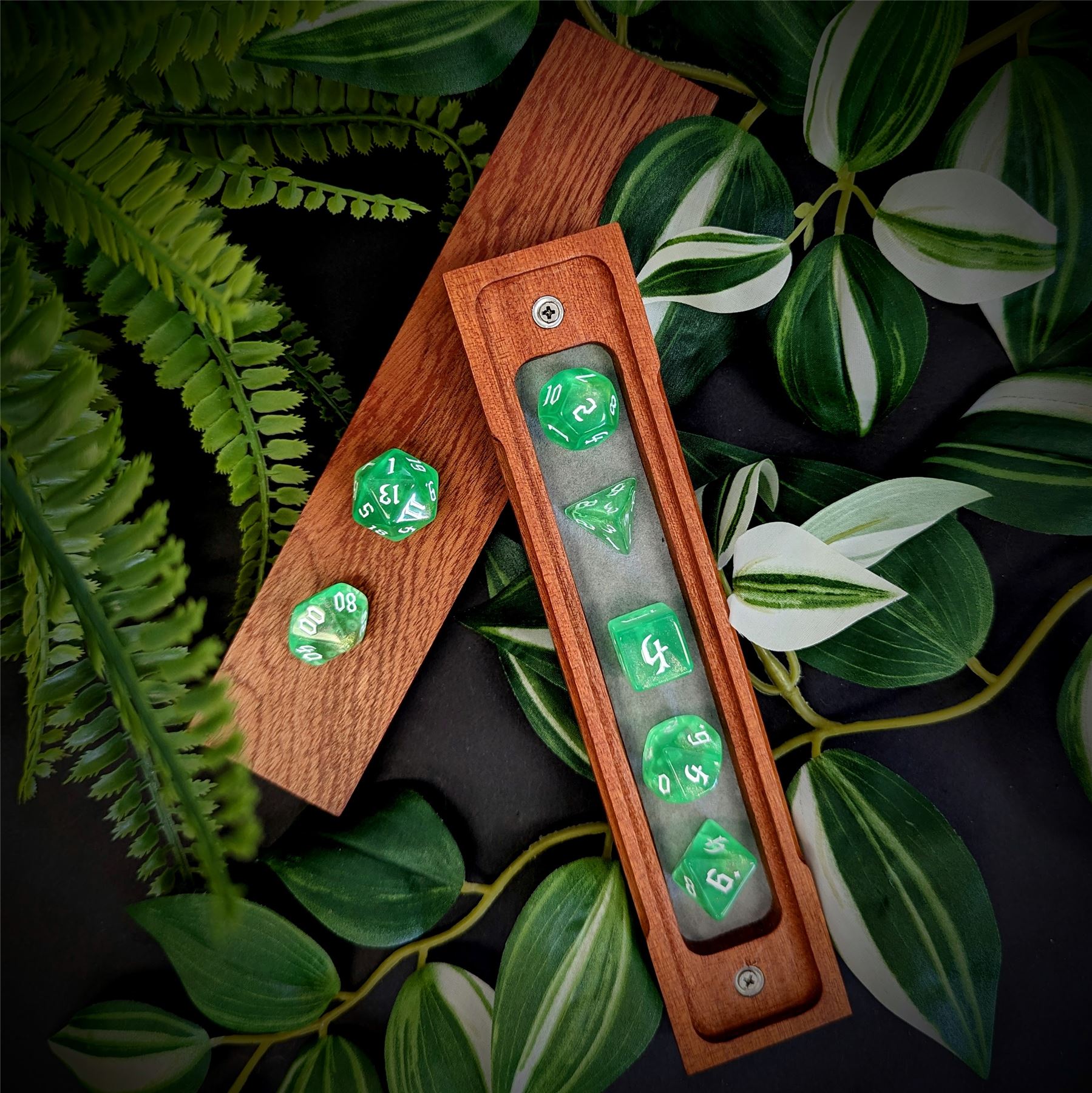 Glitter in Green Acrylic - 7pcs RPG Full Dice Set